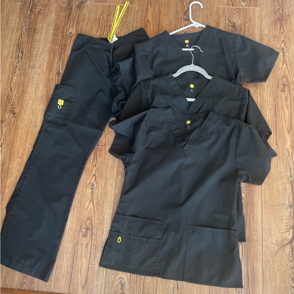Scrub set